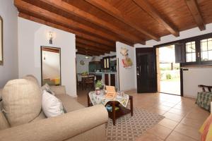 a living room with a couch and a table at Mythos Holidays & Events in Siracusa