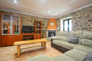 a living room with a couch and a table at GALIHOST - Casa da Sobreira in Meis