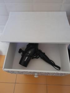 a camera sitting on a shelf in a box at "B&B Sans égal", con CAMERE PRIVATE e APPARTAMENTI al PIANO TERRA a Biella in Biella