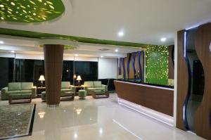 Lobby o reception area sa Green Eden Hotel
