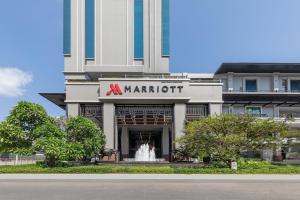 a marriott building with a fountain in front of it at Chiang Mai Marriott Hotel in Chiang Mai