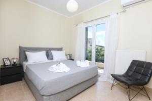 Postel nebo postele na pokoji v ubytování Smart Home Corfu