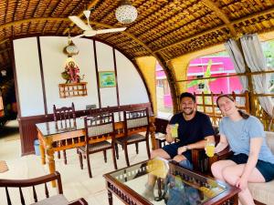 Thara's Houseboat的休息区