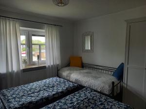 a bedroom with two beds and a window at Ferien zwischen den Meeren in Jübek