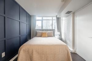 a bedroom with a large bed with a large window at GLOBALSTAY New Fabulous Toronto Condo in Toronto