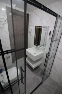 Koupelna v ubytování Beirut Hotel 2 New