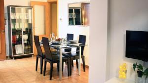 Televízia a/alebo spoločenská miestnosť v ubytovaní Apartamento Alberca de 1 dormitorio