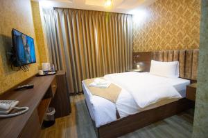Postel nebo postele na pokoji v ubytování Beirut Hotel 2 New