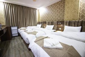 Postel nebo postele na pokoji v ubytování Beirut Hotel 2 New