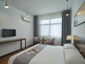 Postel nebo postele na pokoji v ubytování Zhangjiajie Yeah Hostel