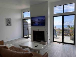a living room with a couch and a fireplace at 30 PCT OFF!! Limited Time! Malibu Ocean Wave with King Bed, Walking to Beach and Hiking in Malibu