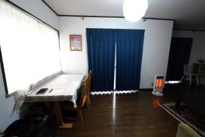 TV a/nebo společenská místnost v ubytování Karwan House
