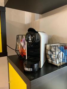a coffee maker on a counter in a kitchen at IL GINEPRO house in Cagliari