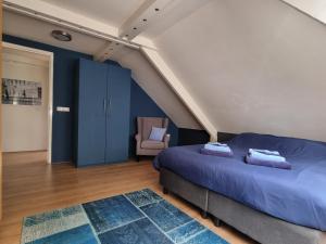 เตียงในห้องที่ Aan de Burgwal