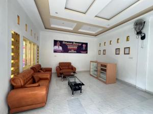 Χώρος καθιστικού στο Guesthouse Ananda Lubuk Basung