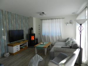 Posezení v ubytování Ferienhaus in Burhave mit Kleinem Garten