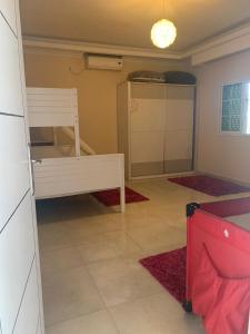 Zimmer mit Etagenbett in einem Zimmer in der Unterkunft Country House in Viana