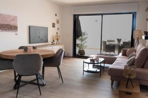 a living room with a table and a couch at Casa Velapi - 2 Bedroom apartment in Los Alcázares