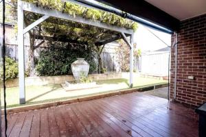 Κήπος έξω από το Serene South Morang Retreat