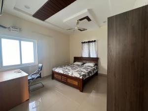 Una cama o camas en una habitación de Saket Bhusattva 4BHK Luxurious Villa