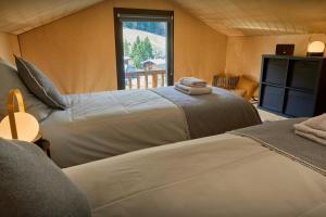Llit o llits en una habitació de Chalet Sideflip - OVO Network