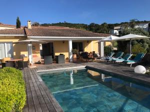 a house with a swimming pool and a patio at villa 4 etoiles vue mer 3-4 chambres in Pietrosella
