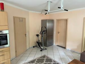 a kitchen with a refrigerator and a treadmill at Ferienwohnung Schwanheim in Schwanheim