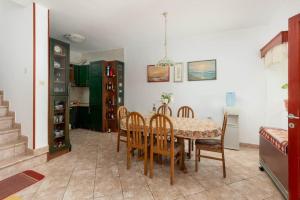 a kitchen and dining room with a table and chairs at villa branka in Strp