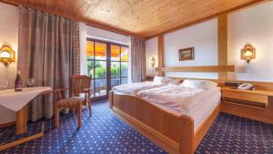 Postel nebo postele na pokoji v ubytování Hotel Alpina