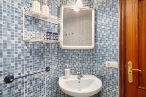 Ένα μπάνιο στο Apartamento Leonor San Andrés +17 φωτογραφίες