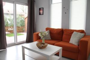 Posezení v ubytování Schönes Ferienhaus in Wervershoof mit Garten, Grill und Terrasse