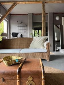 Posezení v ubytování Lakeside Studio – Haus mit Seezugang