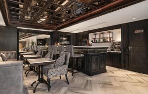 Lounge nebo bar v ubytování Luxe Paradise Premium Hotel Pham Hong Thai