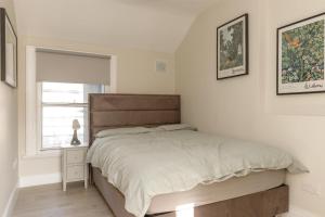 Letto o letti in una camera di Dublin Castle Suites