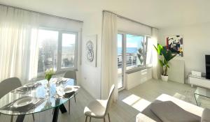 Μια τηλεόραση ή/και κέντρο ψυχαγωγίας στο Durres Currila SUNSET Beach Beaty
