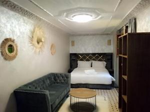 Postel nebo postele na pokoji v ubytování Riad Diamant Bleu + 25 fotografií