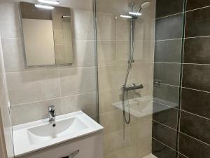 a bathroom with a shower and a sink at 302 - Bel appartement rénové en centre de FREHEL in Frehel +24 photos