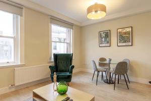 Area soggiorno di Dublin Castle Suites