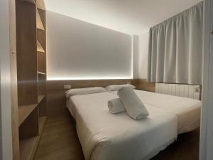 Posteľ alebo postele v izbe v ubytovaní Apartamentos La Solana