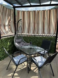 Prostor za sedenje u objektu Sunshine Apartment with Private Pool and Parking