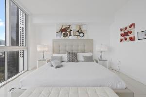 Φωτογραφία από το άλμπουμ του 2B2B w Water View - FREE Parking - Pool - Lux Spa στο Μαϊάμι