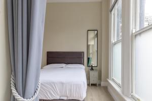 Letto o letti in una camera di Dublin Castle Suites