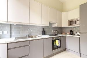 Cucina o angolo cottura di Dublin Castle Suites