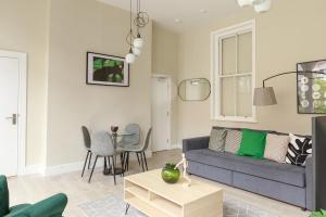 Area soggiorno di Dublin Castle Suites