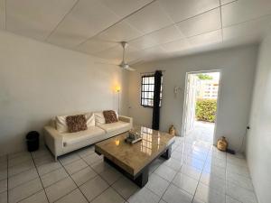 Khu vực ghế ngồi tại Kenepa Resort