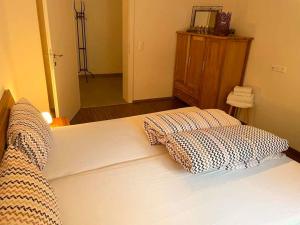 Łóżko lub łóżka w pokoju w obiekcie Ferienwohnung Schweizer Sennenhund
