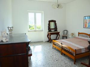 A bed or beds in a room at La Terrazza Incantata - ASCENSORE DIRETTO IN SPIAGGIA