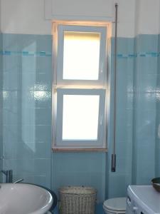 A bathroom at La Terrazza Incantata - ASCENSORE DIRETTO IN SPIAGGIA