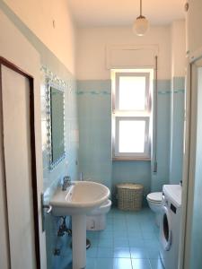 A bathroom at La Terrazza Incantata - ASCENSORE DIRETTO IN SPIAGGIA