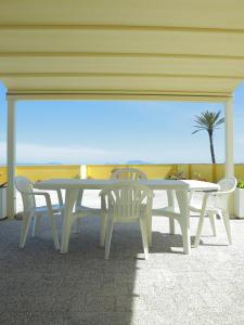 A balcony or terrace at La Terrazza Incantata - ASCENSORE DIRETTO IN SPIAGGIA